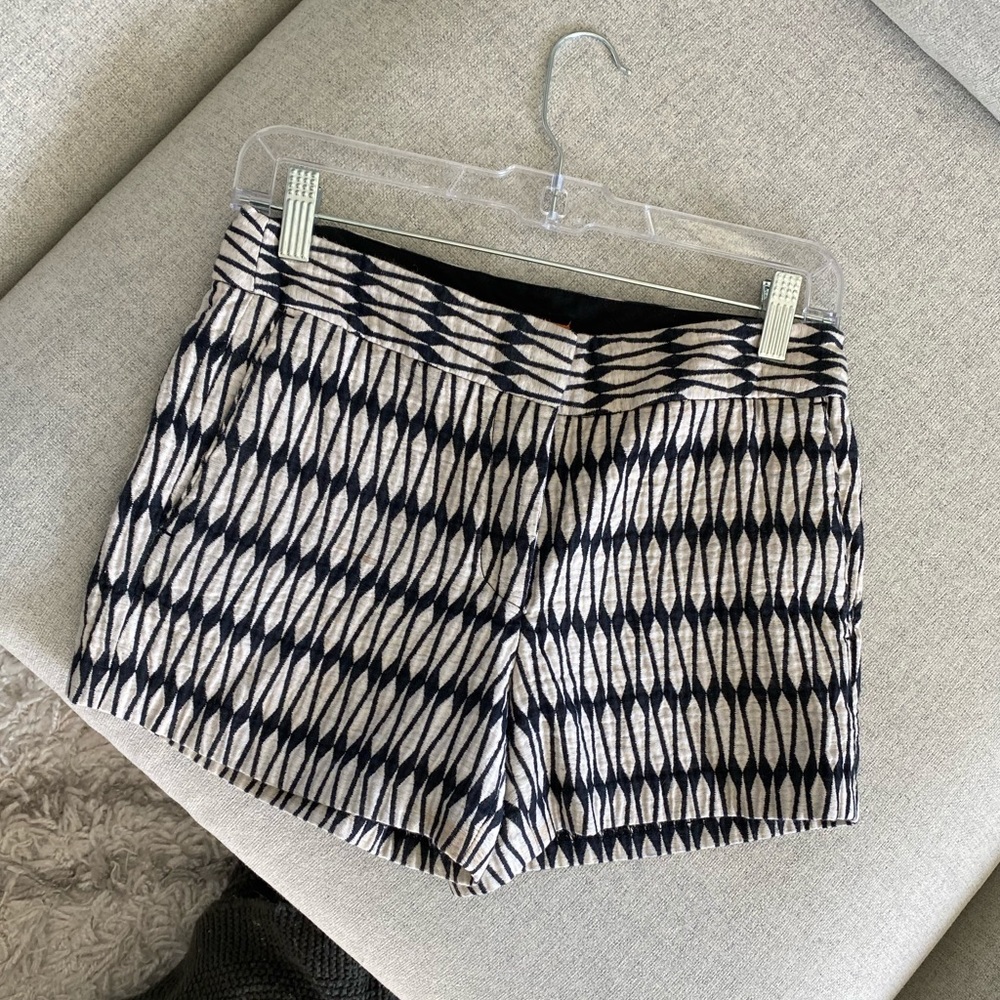 Joe Shorts - black and beige color